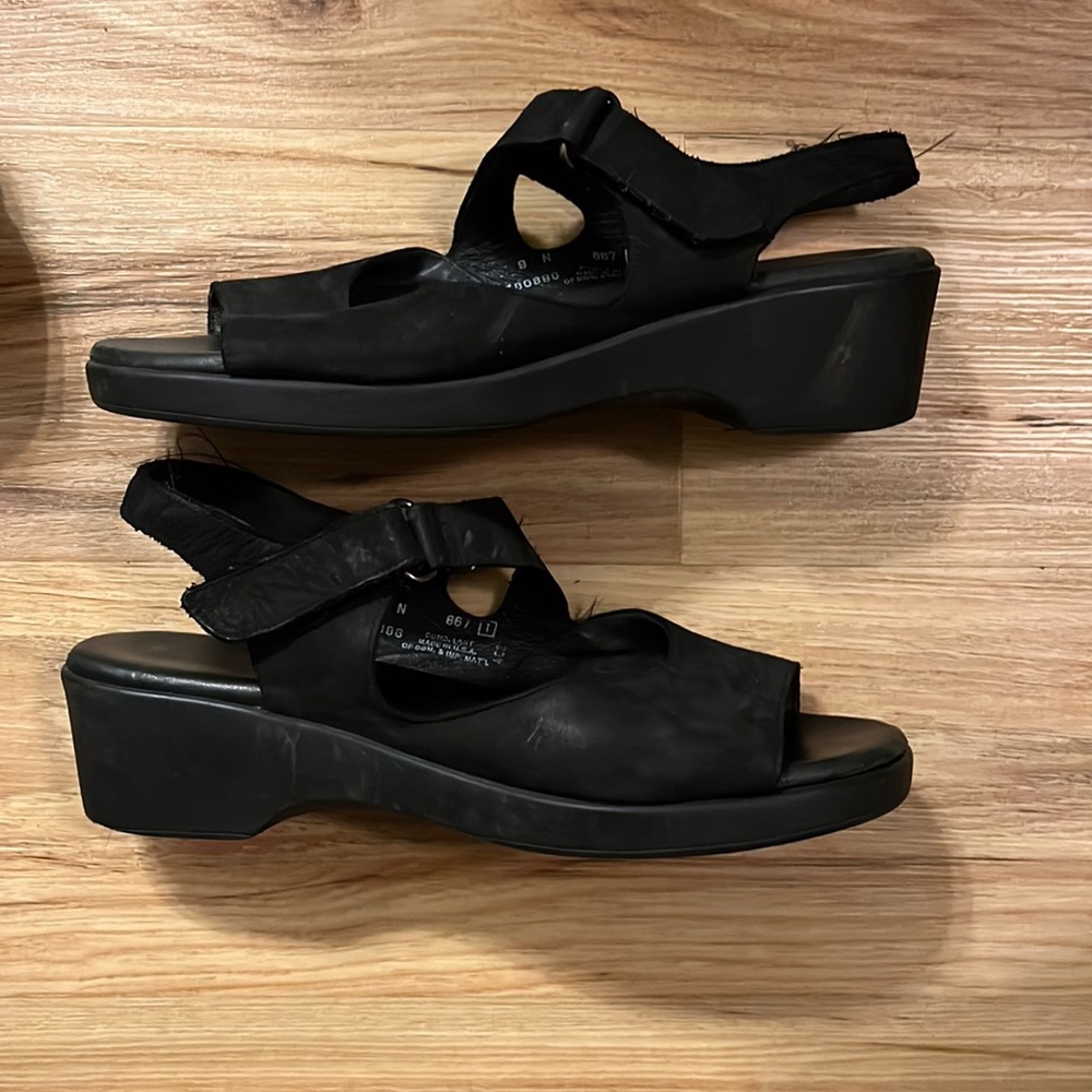 Munro American black on black Suede Nubuck comfort hook and loop sandal